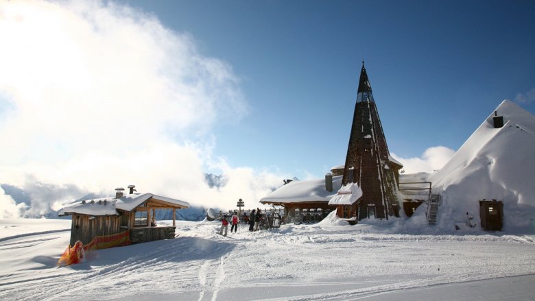 Schneekarhütte mit ihrem Turm im Zillertal. Foto: Zillertal Tourismus, © Zillertal Tourismus