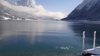 Am-Ufer-des-Achensee-in-Pertisau