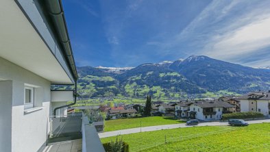 Blick von der Dachterrasse H19 ins Zillertal