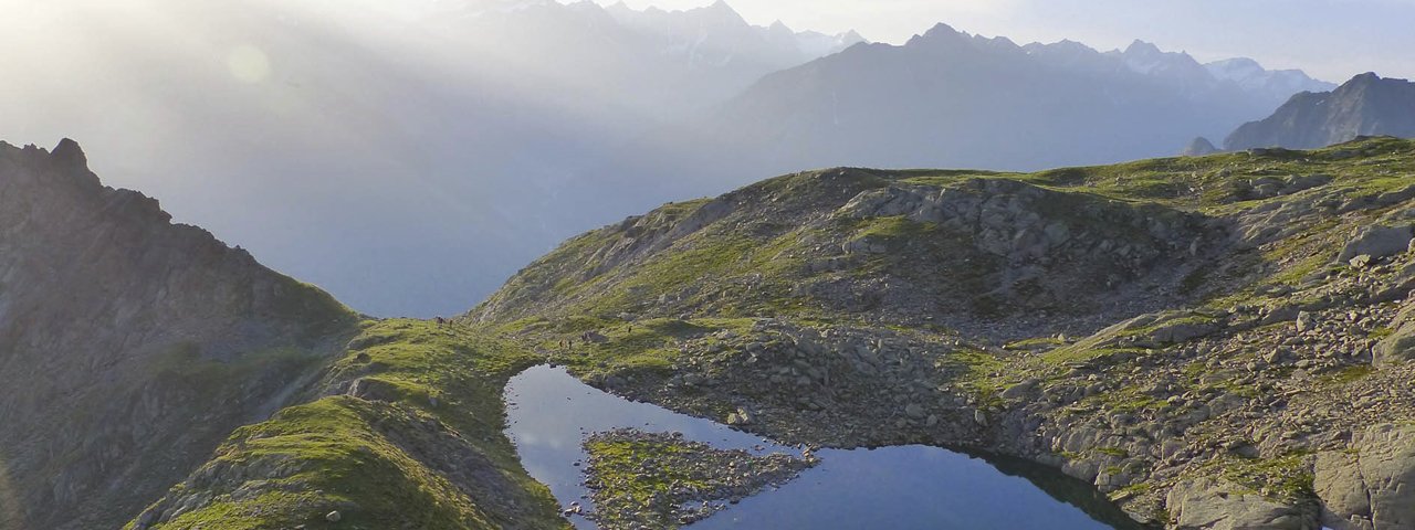 Der etwa 2.200 Meter hoch gelegene Plattachsee liegt auf der Route des 4-Seen Marschs, © Ötztal Tourismus