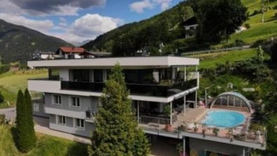 Komfortables Ferienhaus in Landeck mit Privatem Pool, © bookingcom