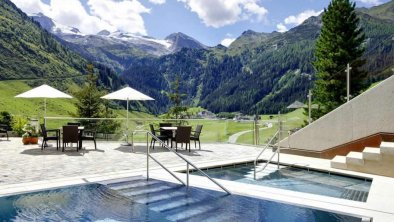 Wellness Sommer Hintertux - Berghof Panoramapool