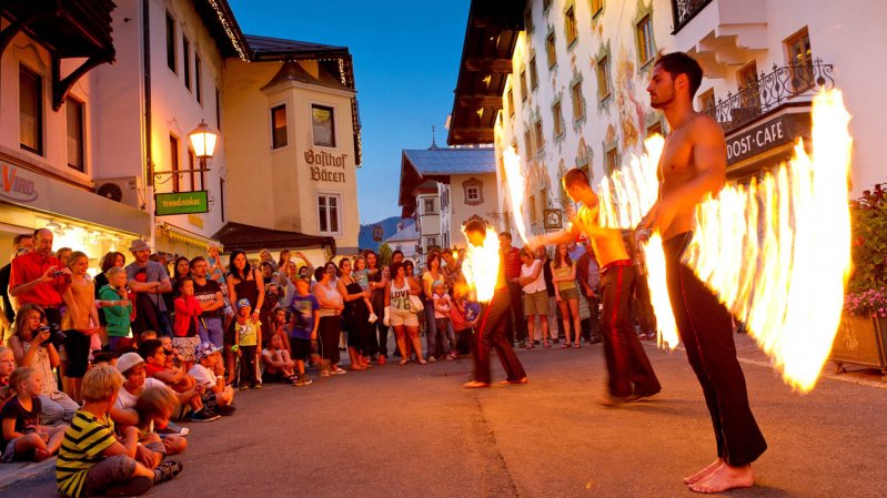 Feuerkünstler bei Lang & Klang in St. Johann in Tirol, © TVB Kitzbüheler Alpen/St. Johann