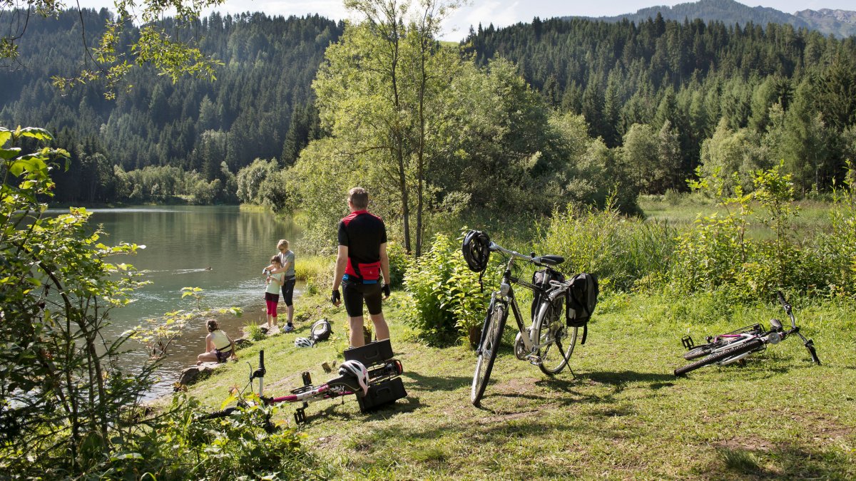 Radfahren entlang des Drauradwegs, © Tirol Werbung/Frank Bauer