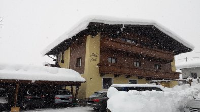 Haus Leo im Schnee, © Kathrin Schmid