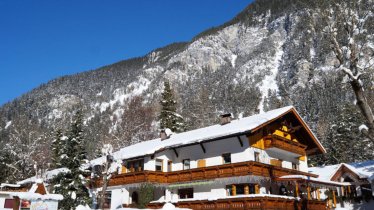 Gästehaus Almrausch_Außenansicht Winter