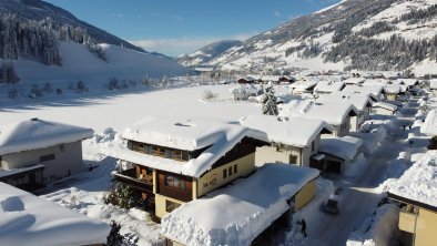 hausmitti-Winter-Dorfstraße, © ThMi