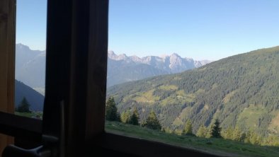 Blick vom Schlafzimmer auf die Dolomiten