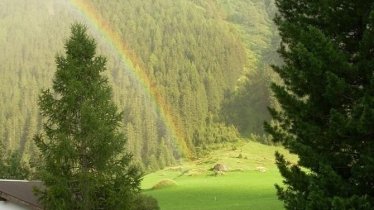 Blick v. Balkon m. Regenbogen