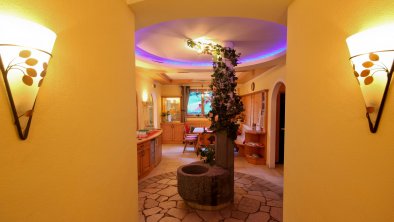 https://images.seekda.net/AT_UAB7-03-10-02/Pension-Ladestatthof-Wellness-Brunnen.jpg