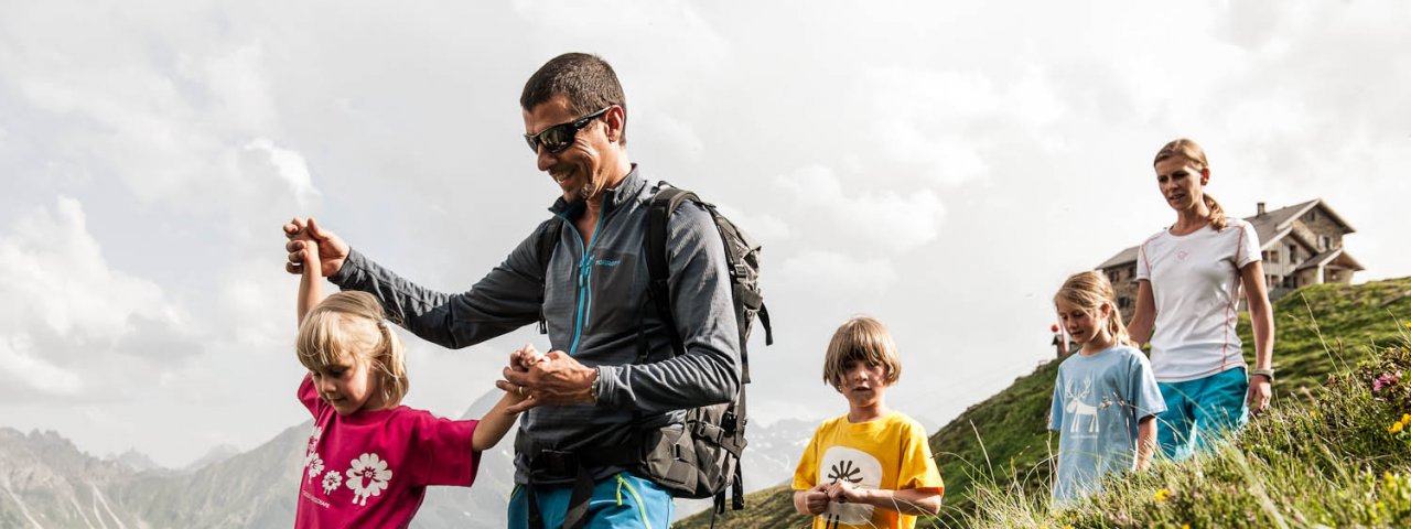 Familienwanderung im Stubaital, © TVB Stubai Tirol/Andre Schönherr