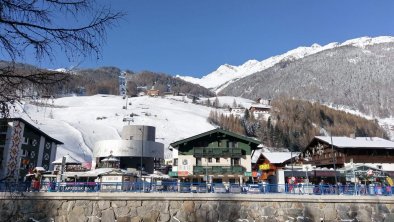 Heiners Hausansicht mit Giggijochbahn