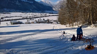 Zillertal_Bruck_holiday-home.tirol_Wiese_Rodeln_Wi, © holiday-home.tirol