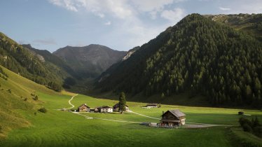 Schmirn in einem Bergtal des Wipptals, © Tirol Werbung/Bert Heinzlmeier