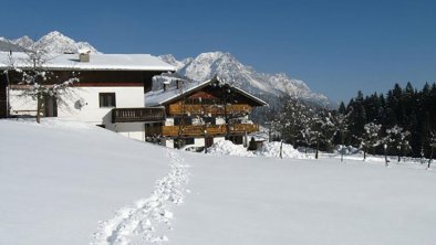 Haus Winter mit Winterlandschaft