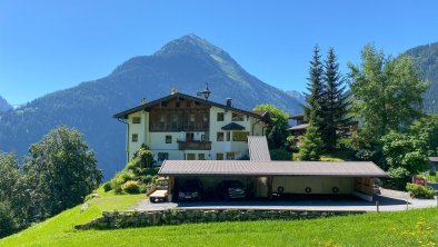 Haus Bichl im Sommer - Rückseite