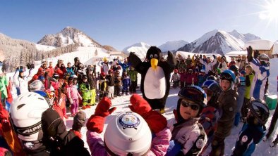 Kinderskischule mit Pinguin BOBO