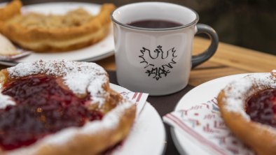 zeitglueck, Tiroler Kiachl und Glühwein_Tirol Werb