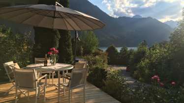 Eigener Garten mit Terrasse und Seeblick