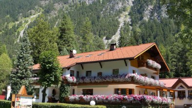 Gästehaus Almrausch_Außenansicht Sommer