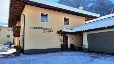 Appartement Angelika - Eingang und Parkplatz