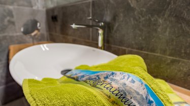 Badezimmer, © Alpenchalets Oberlaiming Itter