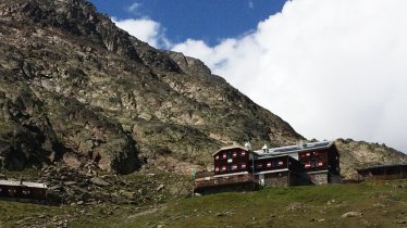 Vernagthütte in den Ötztaler Alpen, © Tirol Werbung/Michael Gams