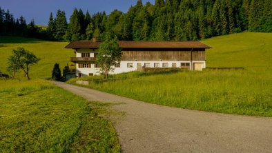 Ansicht Getznerhof mit Zufahrt, © Kroner Realitäten GmbH