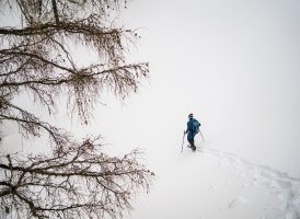             Whiteout: Wenn die Sonne hinter Wolken verschwindet, verliert die Landschaft ihre Zeichnung.