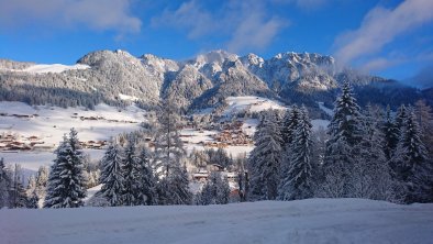 Ausblick im Winter auf die Berge, © Larch Maria