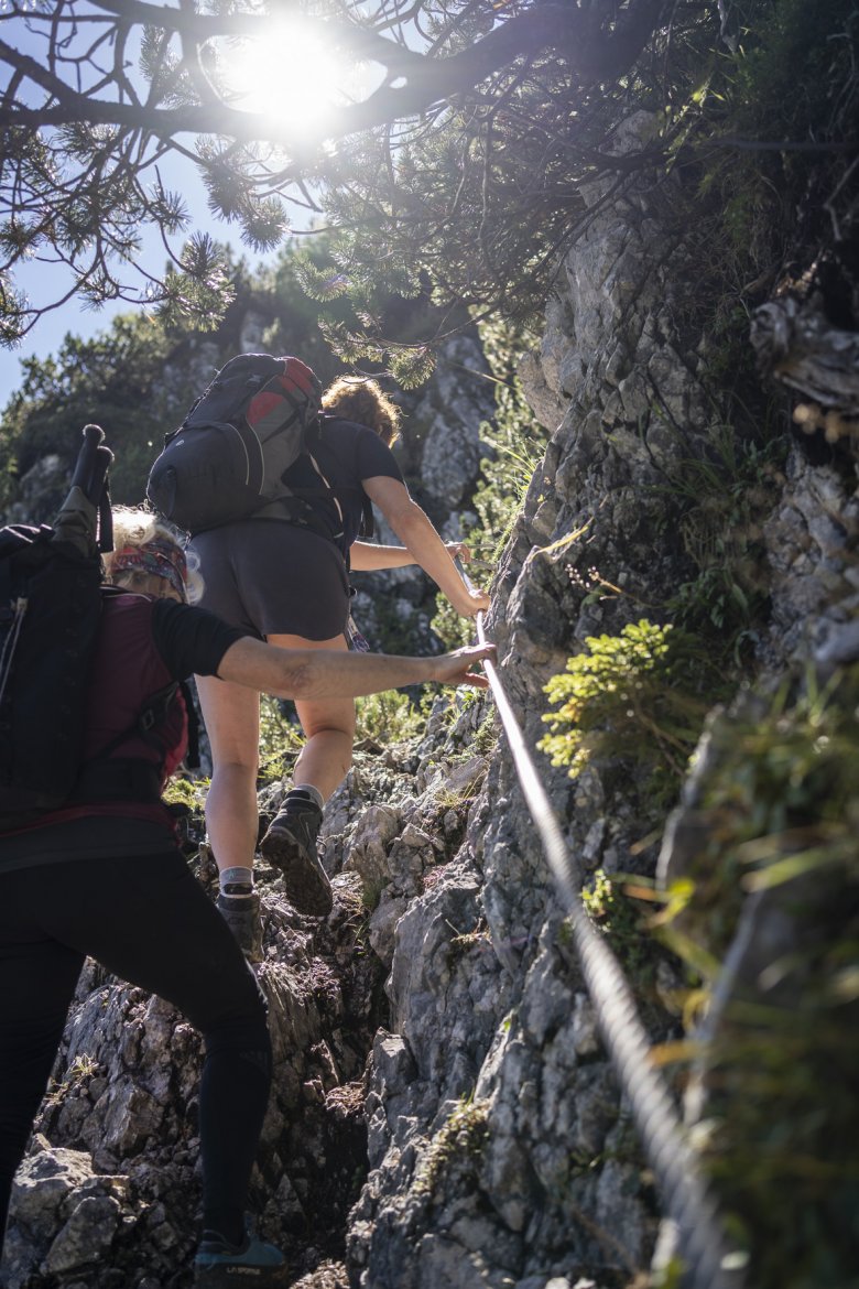             Beim Aufsteig zur Coburger-Hütte kommt man an steilere Passagen mit Drahtseilen nicht vorbei.

          