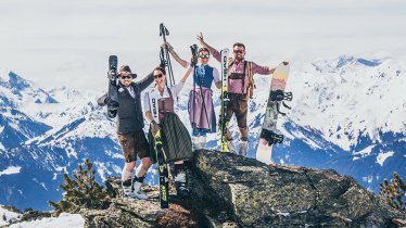 Frühlingsskilauf bei den Lederhosen Wedeltagen in der Zillertal Arena, © Zillertal Arena