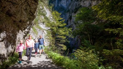 Wandern_Familie_TVB_Wildschoenau_07_2022_Dabernig_