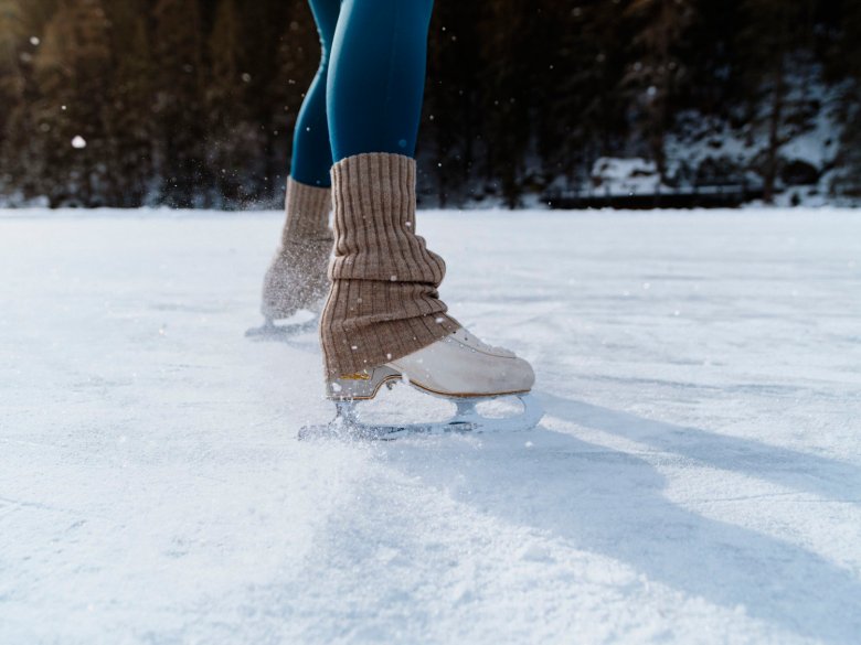 Wieso sind Schnee und Eis eigentlich rutschig?