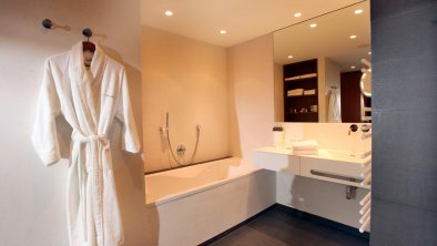 AP_TX_Kirchberg_Tirol_Junior-Suite-Badezimmer