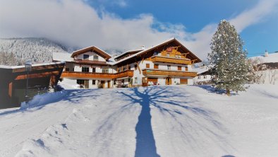 ivos_sonnenpension_winter_haus