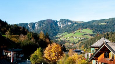 Blick vom Balkon ins Tal