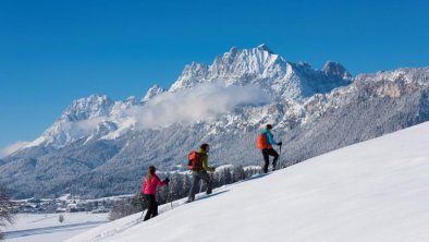 Gschnaller  Schneeschuhwanderung Blick Wilder Kaiser