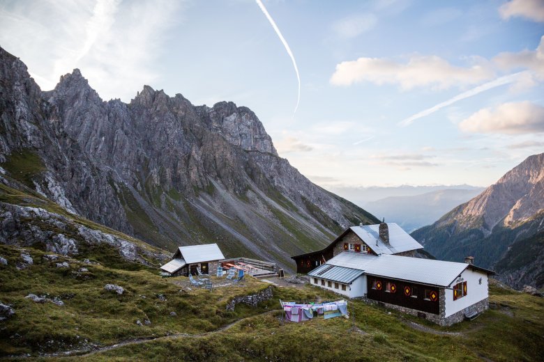 Station am Adlerweg und Lechtaler Höhenweg: Das Württembergerhaus im Medriol liegt in einem besonders schönen Teil der Lechtaler Alpen.