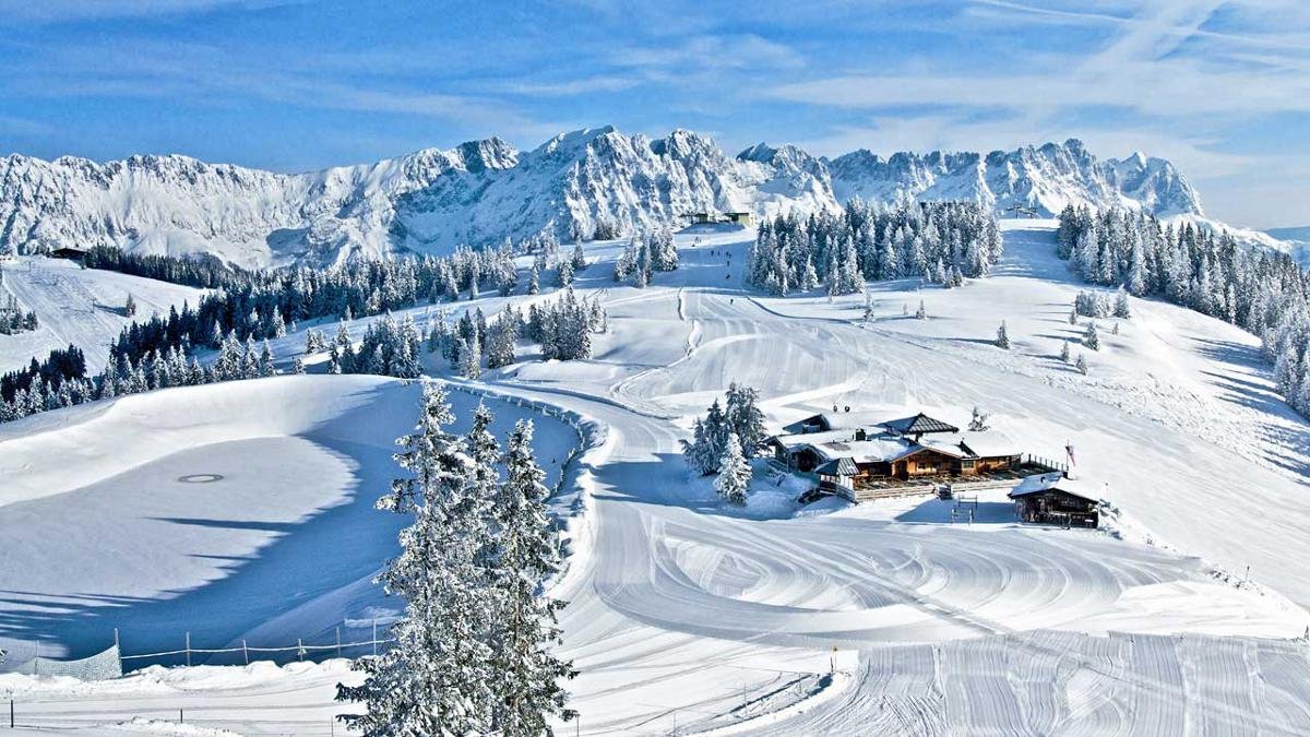 Die SkiWelt Wilder Kaiser-Brixental liegt in der Ferienregion Wilder Kaiser direkt vor der Haustür – mit etwa 284 abwechslungsreichen Pistenkilometern, 90 Bergbahnen, 77 Hütten und fast flächendeckender künstlicher Beschneiung., © TVB Wilder Kaiser