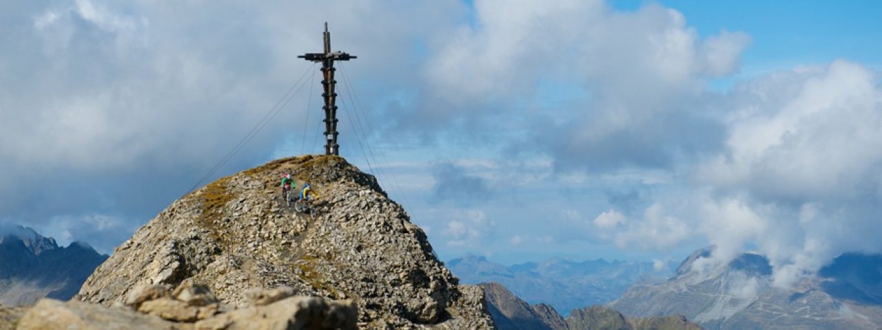 Das Stammgästekreuz auf 2.871 Meter Seehöhe, © TVB Paznaun-Ischgl