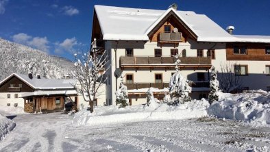 "Das Wetterstein" im Winter mit Parkplätzen, © Das Wetterstein