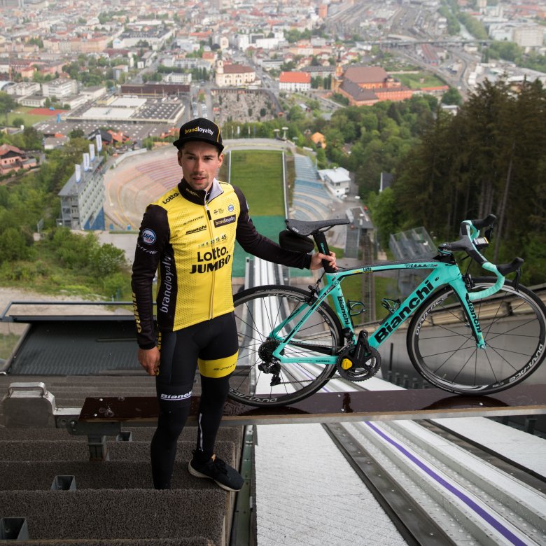 Als Skispringer ist&nbsp;Primož Roglič einige Male vom Innsbrucker Bergisel gesprungen. Im Rahmen der Vorbereitung auf die UCI Stra&szlig;enrad-WM in Tirol stattete er der ber&uuml;hmten Schanze einen Besuch ab.