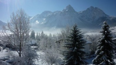 Blick vom Haus zur Sonnenspitze, © Haus Sonnenblume Lermoos