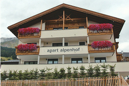 Bild_Alpenhof_außen_Sommer