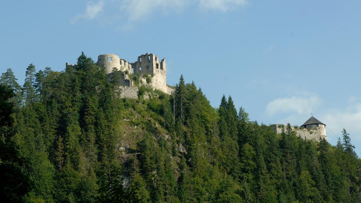 Zwei Festungen, eine Burgruine und ein Fort – in der Burgenwelt Ehrenberg lässt es sich wunderbar in die Welt der Ritter eintauchen. Die Vergangenheit erleben die Besucher multimedial und mit allen Sinnen. Ein Erlebnis für Jung und Alt., © Tirol Werbung/Aichner Bernhard