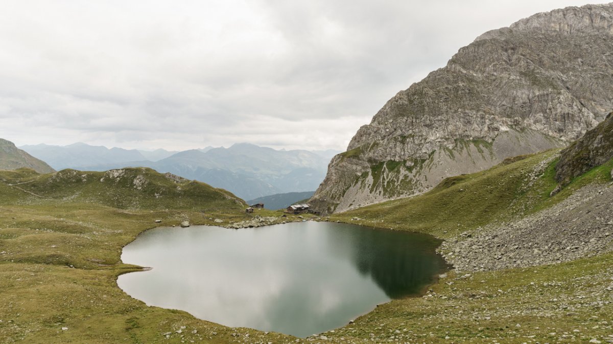 Die Obstanserseehütte am Karnischen Höhenweg