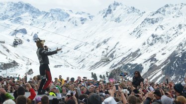 Feierstimmung beim Top of the Mountains Concert in Ischgl - hier mit "30 Seconds to Mars", © TVB Paznaun-Ischgl