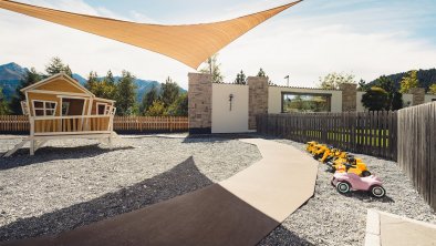 Spielplatz für die Kleineren bei der Terrasse