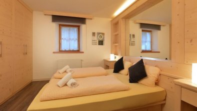 Ploderhaus-Appartement-Streif-Kitzbuehel-Schlafzim